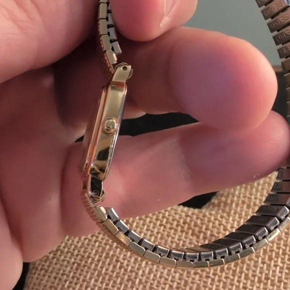 Seiko Gold Rectangular Quartz Watch Vintage Looks Almost New Works Great 8" - Picture 9 of 11